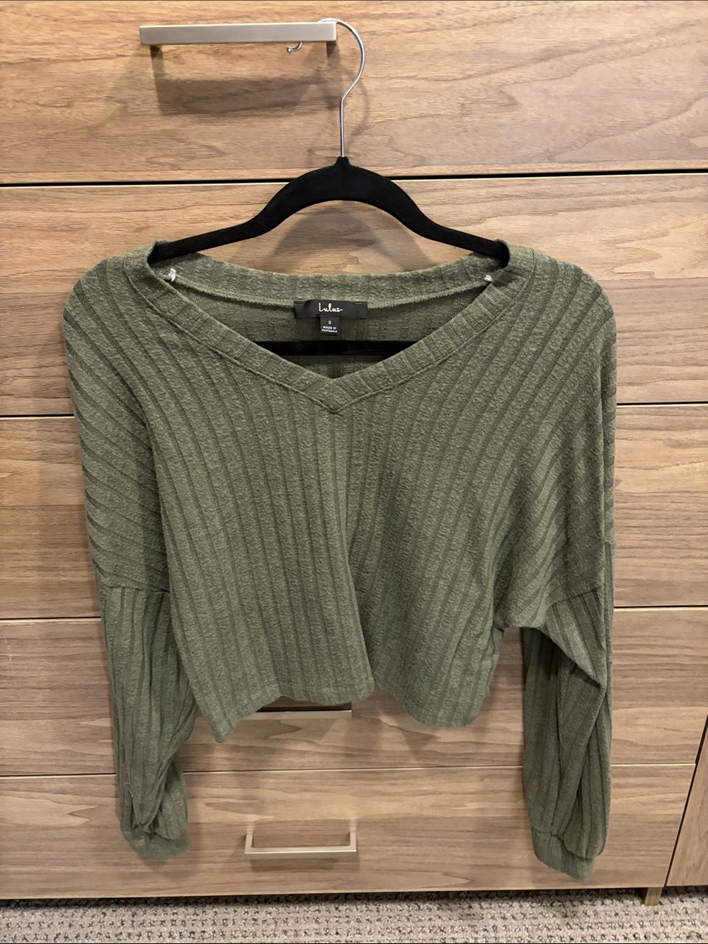 Lulu's Olive Ribbed V-Neck Cropped Pullover